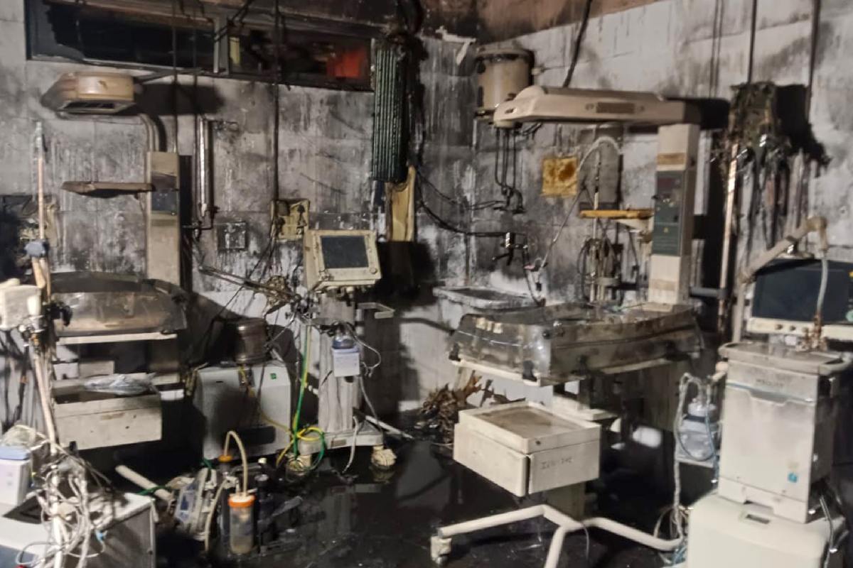 Jhansi Fire : NICU में क्षमता से ज्यादा बच्चे थे भर्ती, आग बुझाने में नर्स का पैर जल गया