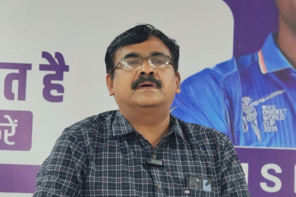 Jharkhand Chunav 2024: झारखंड चुनाव से पहले एक अधिकारी पर गिरी गाज, सीईओ के रवि कुमार ने किया सस्पेंड