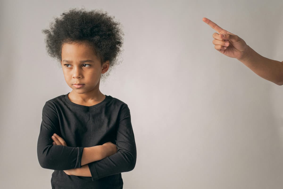 Parenting Tips: पैरेंट्स की इन गलतियों की वजह से खत्म हो जाता है बच्चे का आत्मविश्वास