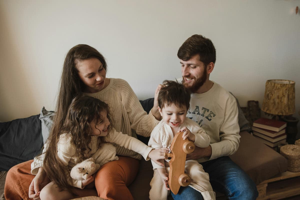 Parenting Tips: बच्चे अपने पैरेंट्स में नोटिस करते हैं ये चीजें, सीखते हैं जीवन के गुण