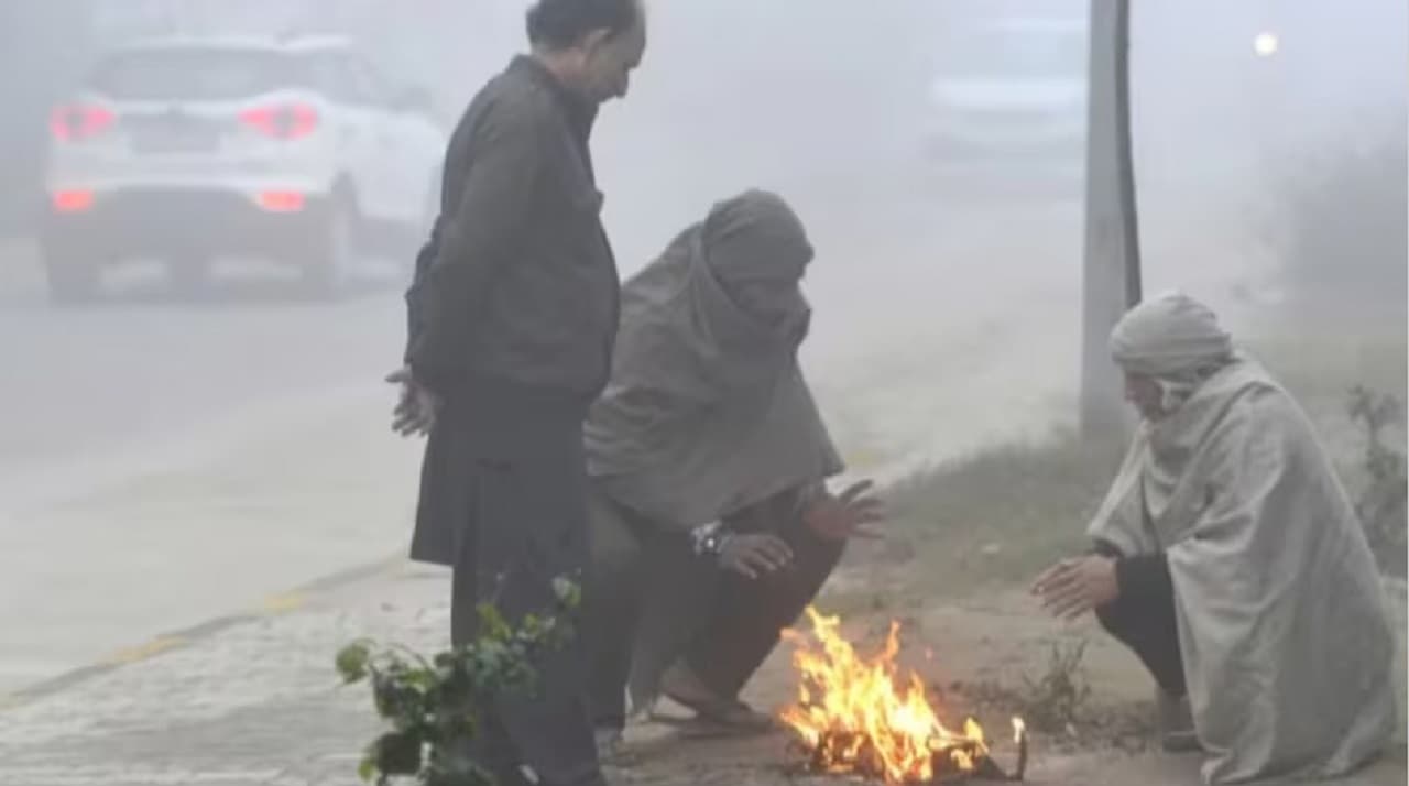 Bihar Weather : बिहार के इस जिले में पहाड़ों जैसी ठंड, 19 जिलों में कोहरे का येलो अलर्ट
