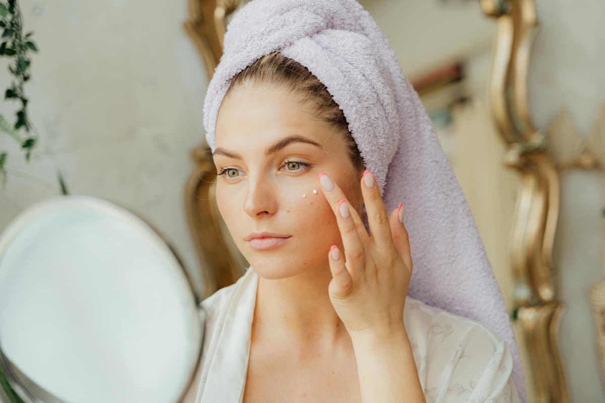 Winter Skin Care Tips: सर्दी के कारण खोने लगा है चेहरे का निखार, आज से ही अपना लें ये 5 टिप्स