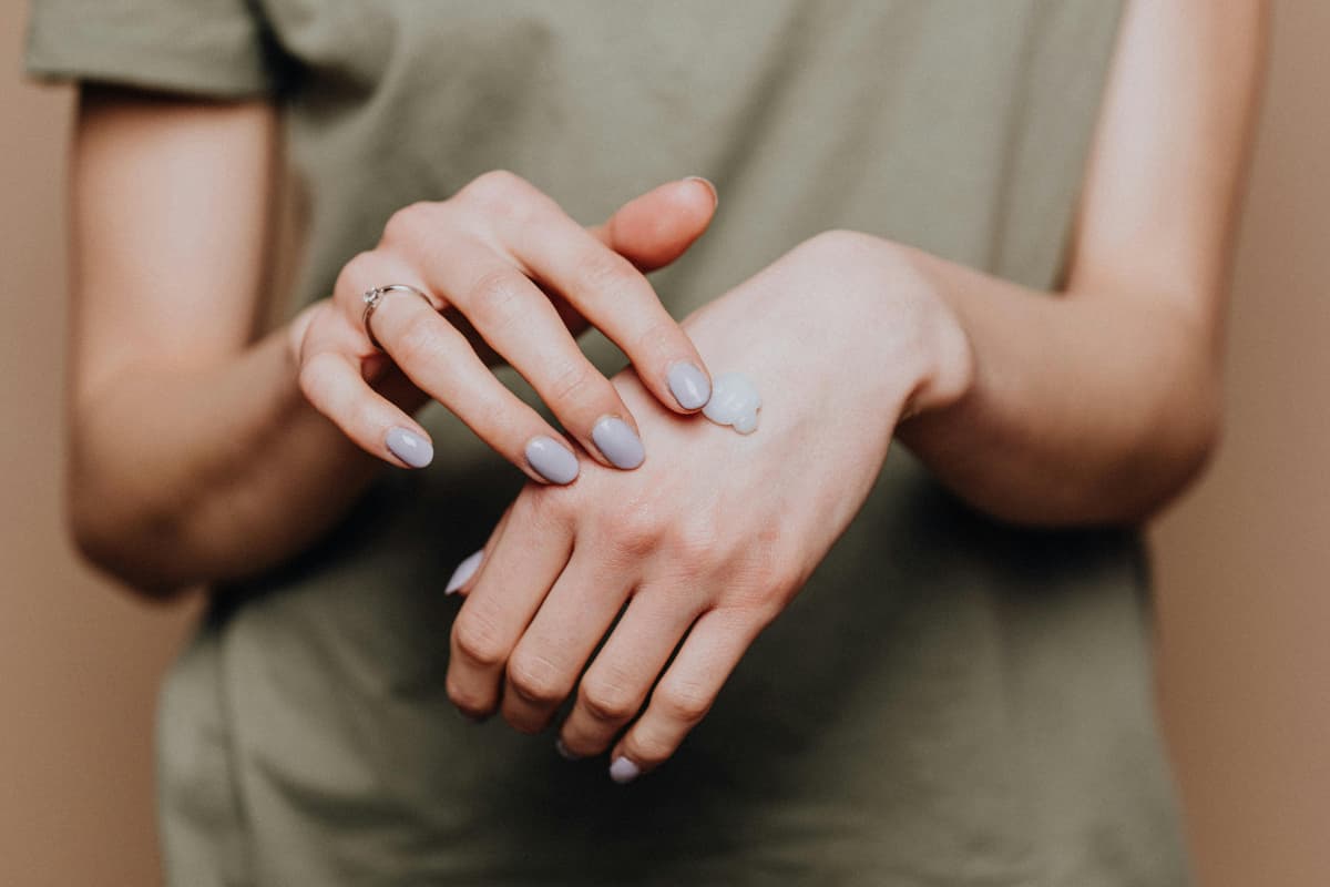 Skincare Tips: सर्दियों में भी त्वचा रहेगी सॉफ्ट और हाइड्रेटेड, बॉडी लोशन नहीं इन ऑइल्स का करें इस्तेमाल