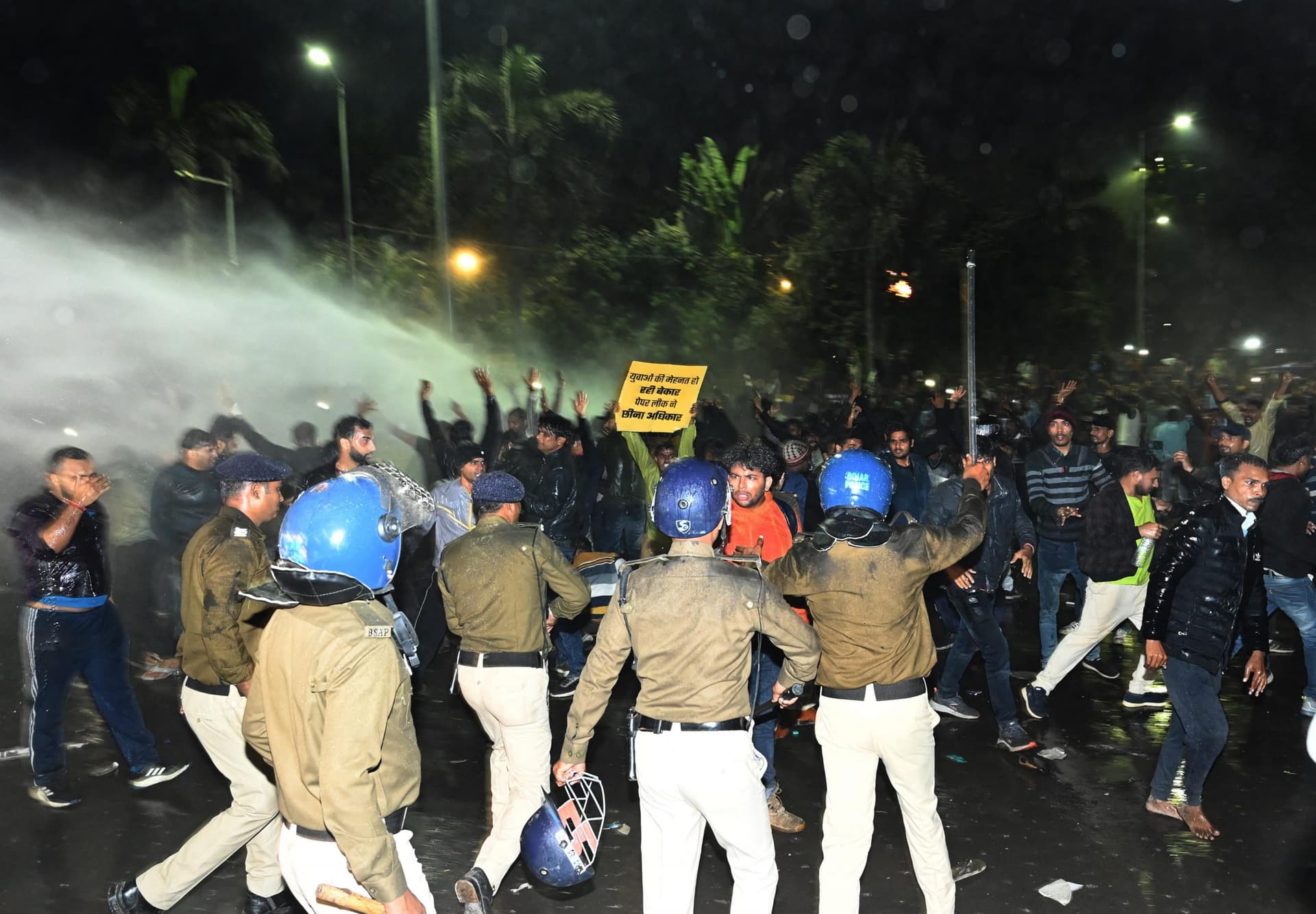 पटना में BPSC अभ्यर्थियों पर लाठीचार्ज की पूरी कहानी, जानिए प्रशांत किशोर क्यों विवाद में घिर गए