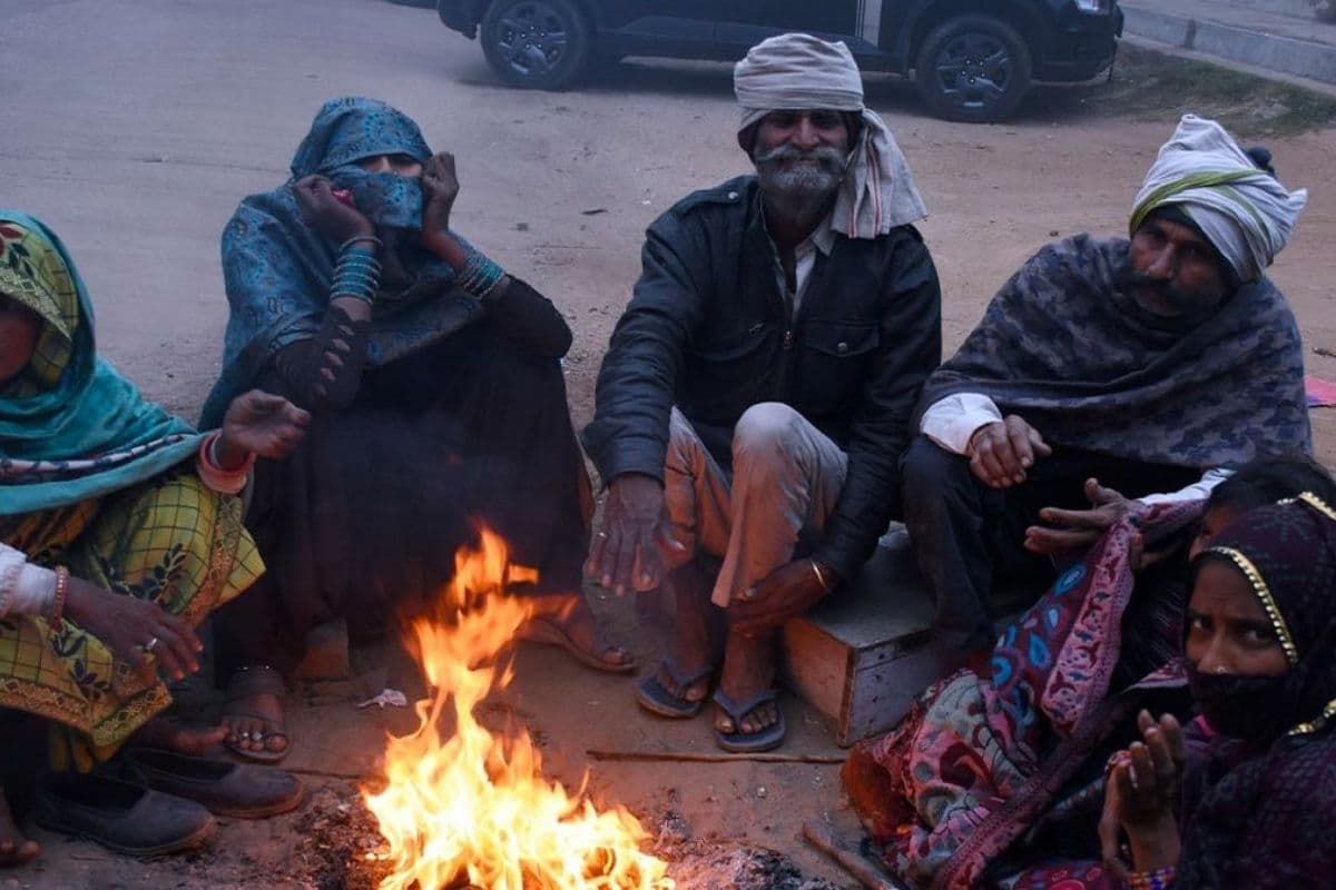 Bihar Weather: प्रदेश में पछुआ हवाओं ने बढ़ाया ठंड, इन जिलों में हो सकती है बारिश