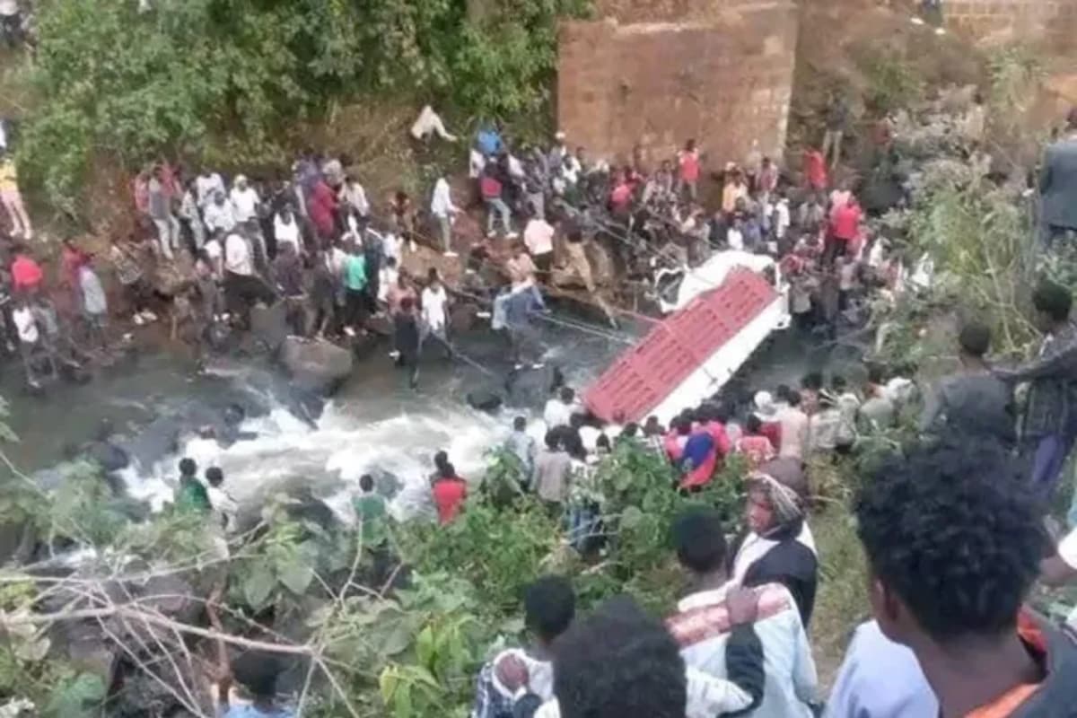 इथियोपिया में दर्दनाक हादसा: मातम में बदल गई शादी की खुशी, नदी में ट्रक गिरने से 66 लोगों की मौत