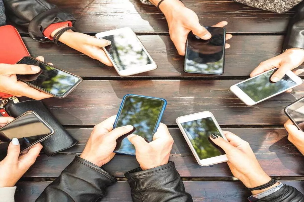 Data Consumption in Bihar: बिहार में बहार है, 15 गुना अधिक डेटा खर्च के साथ घर-घर गुलजार है
