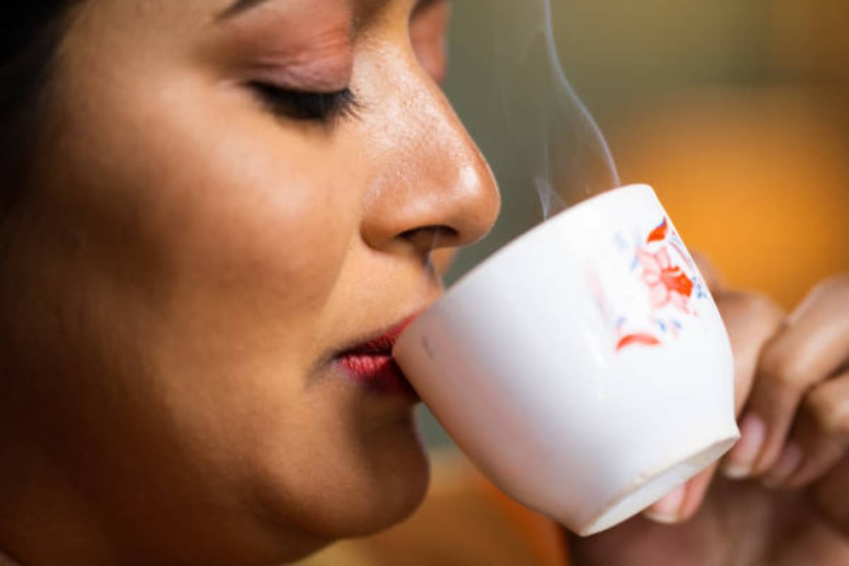 Health Tips: ठंड में ज्यादा न लें चाय की चुस्की, होंगी ये गंभीर बीमारियां