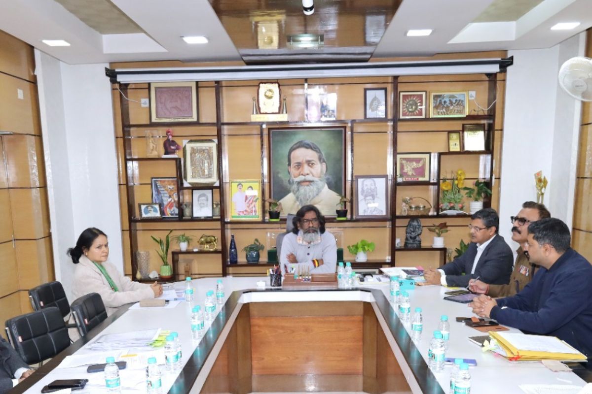 सीएम हेमंत सोरेन की हाई लेवल मीटिंग, मंईयां सम्मान योजना कार्यक्रम के लिए अफसरों को दिए निर्देश