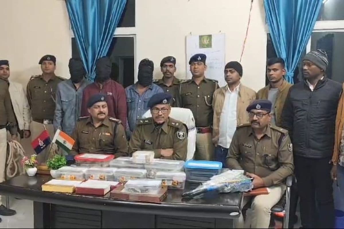 पटना में चोर गिरोह का भंडाफोड़, 15 लाख नकद और 50 लाख के जेवरात बरामद