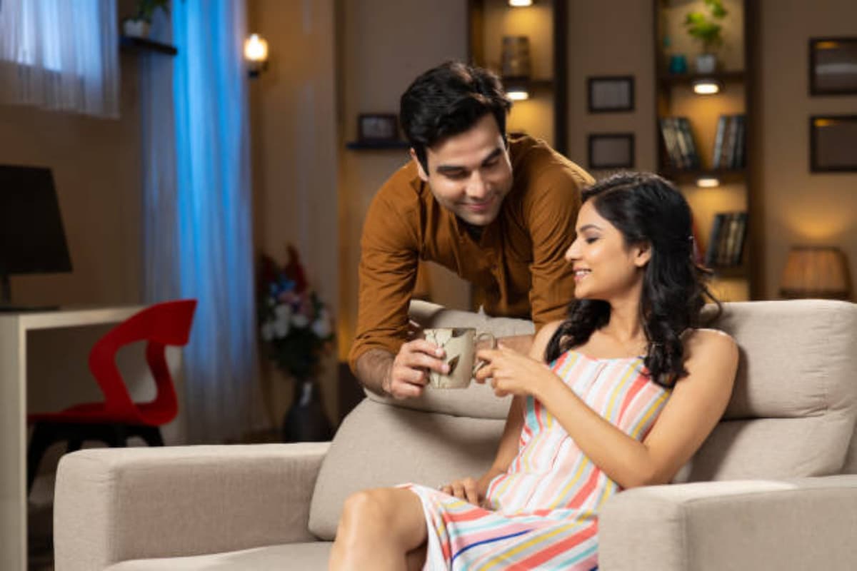 Relationship Tips: हैप्पी कपल लाइफ के लिए इन आदतों को अपनाएं, जिंदगी बन जाएगी खूबसूरत