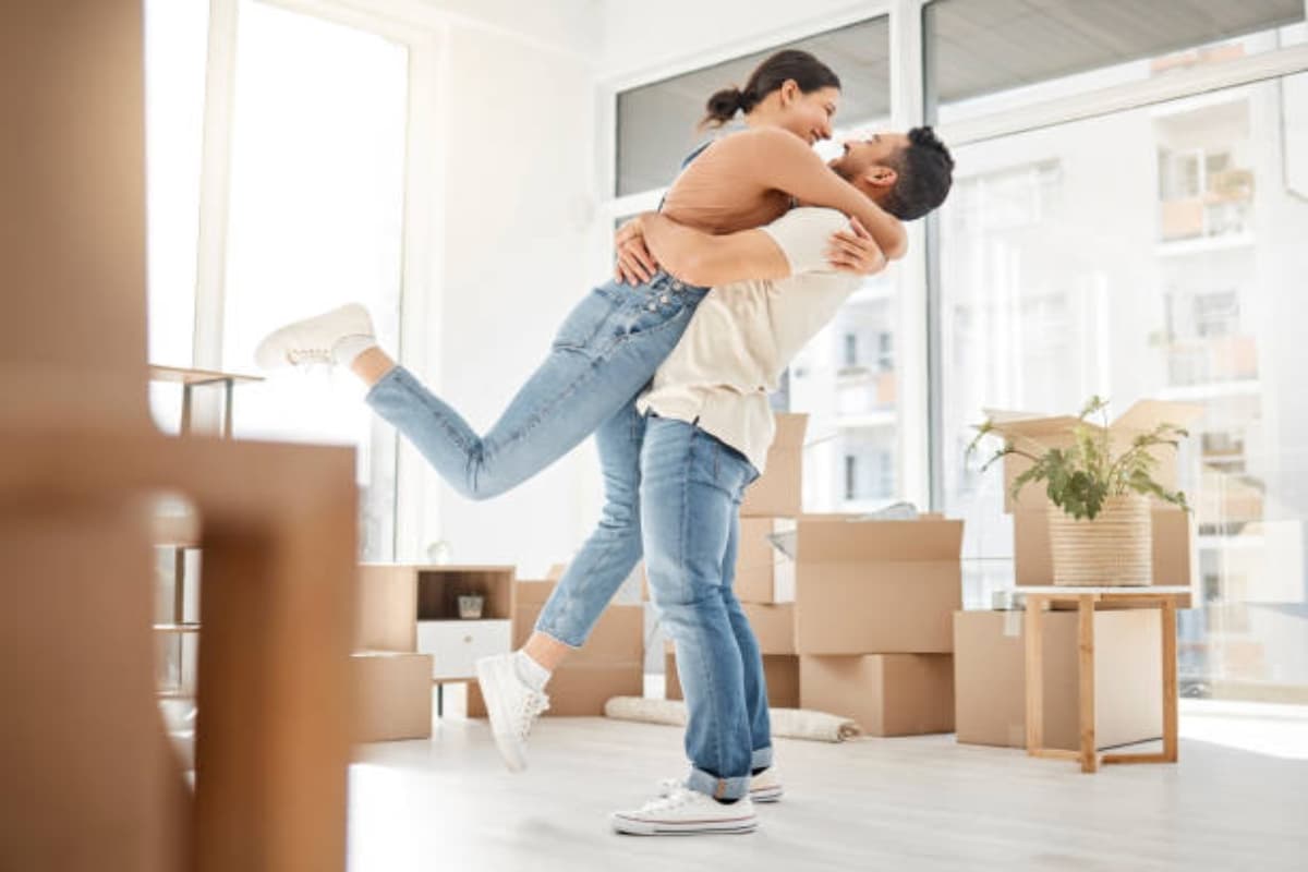Rental Girlfriend: यहां सड़क किनारे स्टॉल पर बिक रही गर्लफ्रेंड, Kiss करने के लिए खर्च करने होंगे इतने रुपए