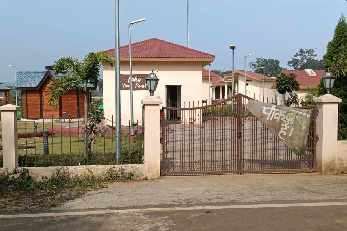 Tourist Place in latehar: नेतरहाट के कई पर्यटन स्थलों में पर्यटकों की नो इंट्री, सैलानी निराश, जानें इसकी वजह