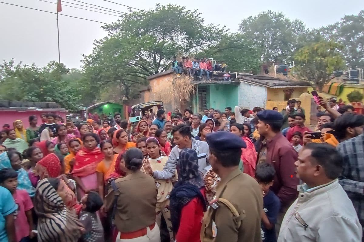 धनबाद में मूकबधिर युवती से दरिंदगी, गिरफ्तारी के लिए आरोपियों के घरों पर पथराव