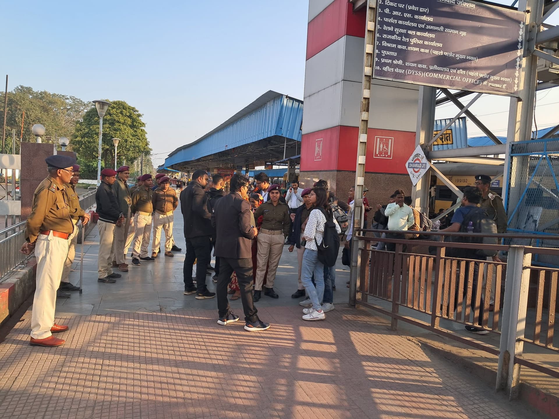 Giridih News: हजारीबाग रोड समेत धनबाद मंडल के कई स्टेशन पर चलाया गया चेकिंग अभियान