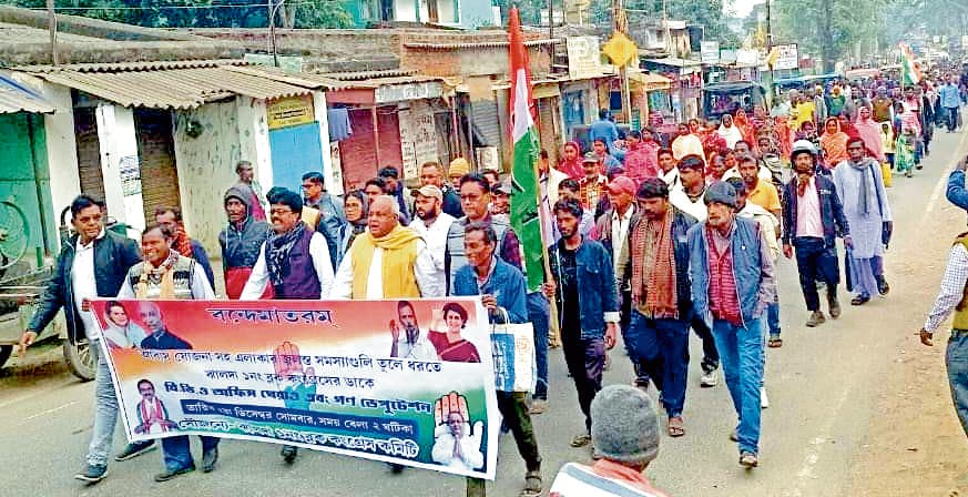 विभिन्न मांगों को लेकर जिला कांग्रेस के कार्यकर्ताओं का प्रदर्शन