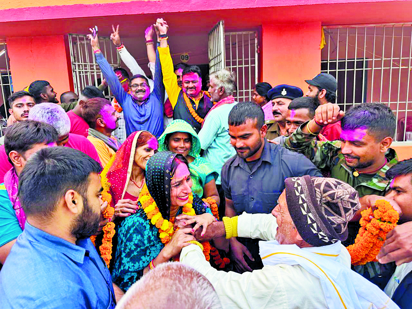 500 से अधिक मतों से जीतकर नीतू बनीं अकबरपुर बरारी पैक्स अध्यक्ष