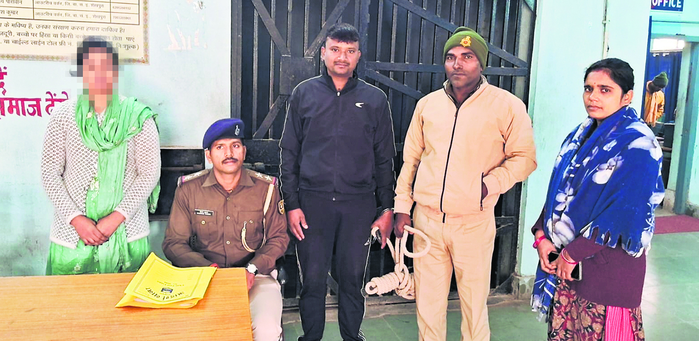 हनी ट्रैप में फंसा कर तीन लाख का आभूषण लूटे, 20 लाख की मांगी रंगदारी, गिरफ्तार