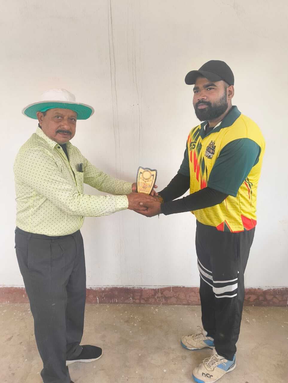 East Singhbhum : बासुकी सिंह मेमोरियल क्रिकेट प्रतियोगिता में सौम्या इलेवन ए जमशेदपुर और कुकरी ब्वॉयज चौका की जीत