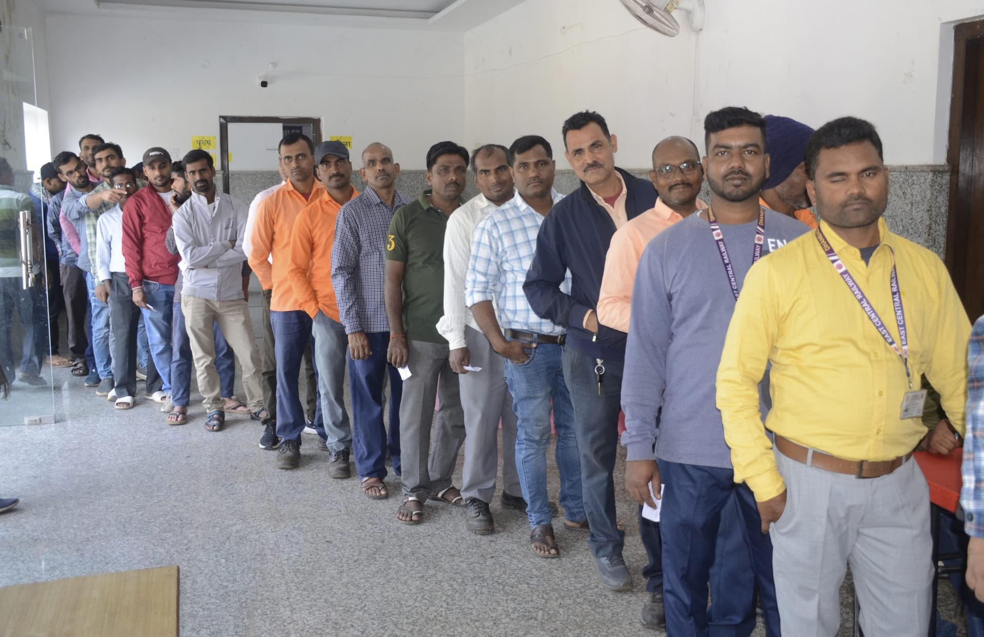 dhanbad news: रेल यूनियन मान्यता चुनाव :पहले दिन 50.06 % मतदान