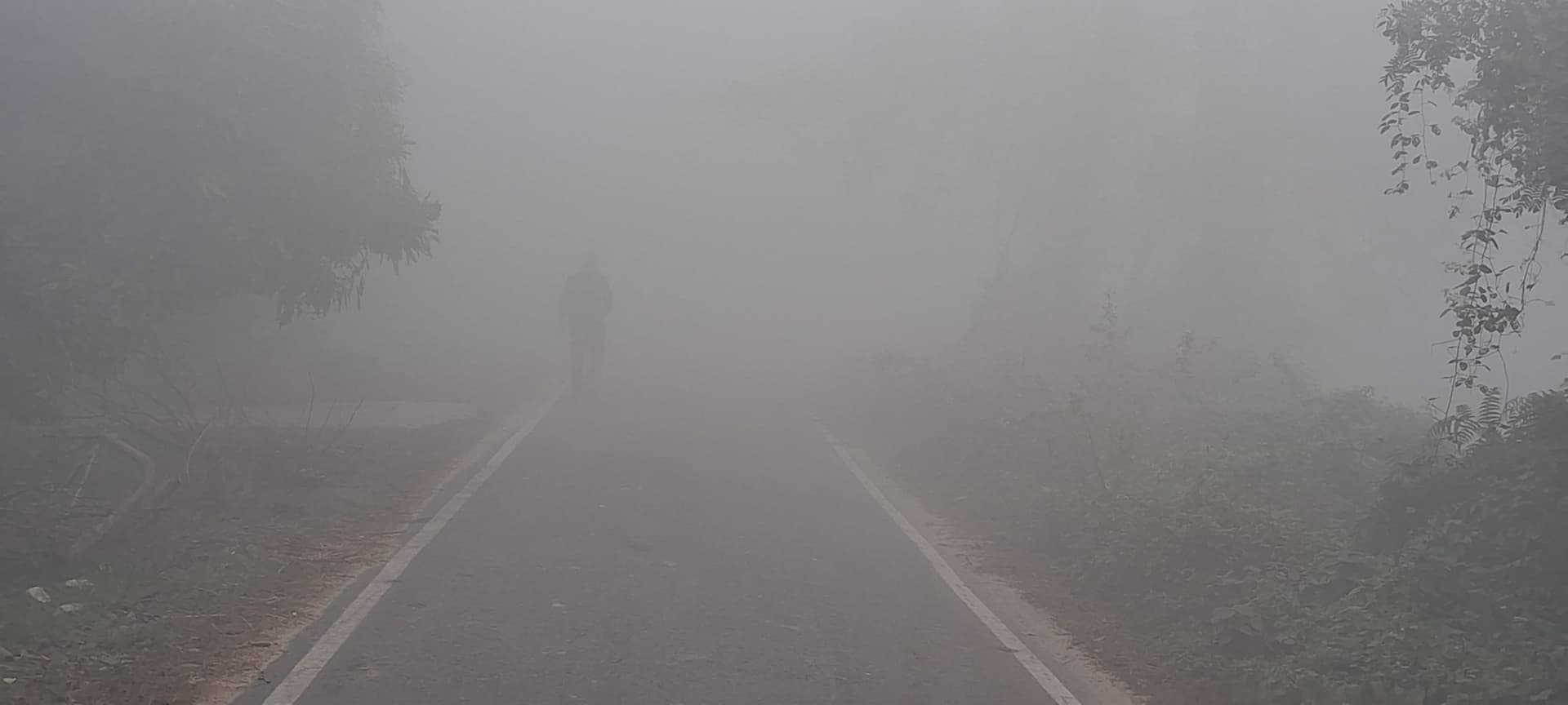 ठंडी में हुई बढ़ोतरी, कुहासे से लोग परेशान