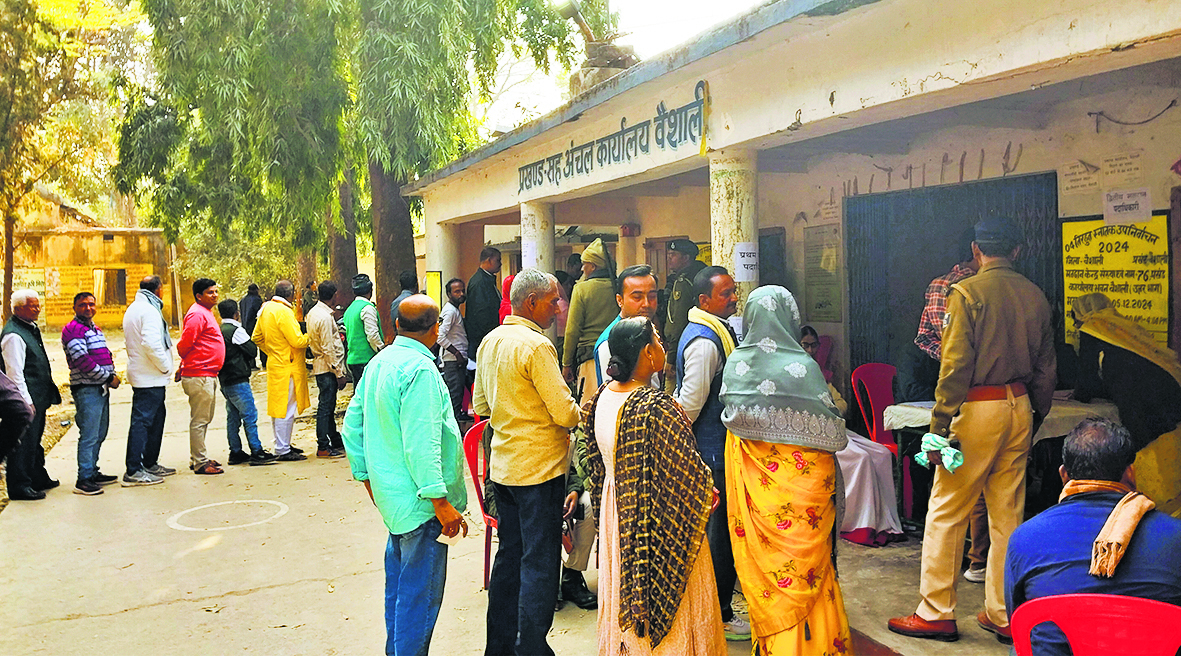 hajipur news. तिरहुत स्नातक उप चुनाव में जिले के 50.95 प्रतिशत मतदाताओं ने की वोटिंग