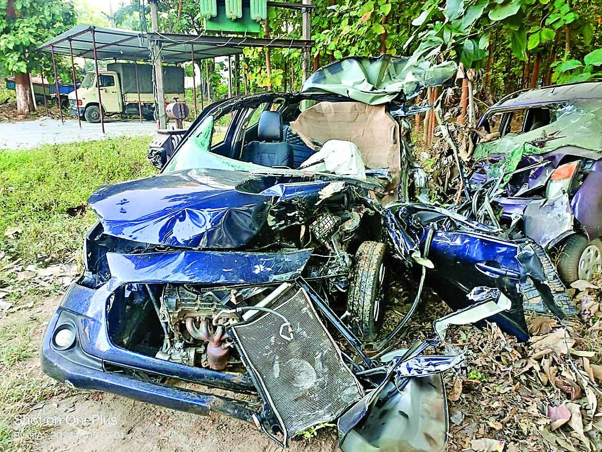 News of accident in Gumla : खड़े ट्रक से टकरायी कार, रांची के चार लोगों की मौत
