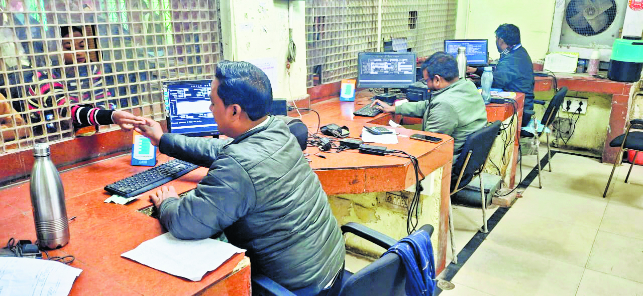 saran News : जेनरल टिकट के लिए यूपीआइ से पेमेंट करनेवाले यात्री कम