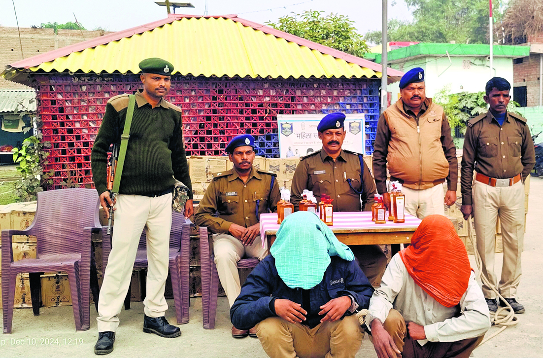 Bhagalpur news लग्जरी बस से काफी मात्रा में शराब बरामद, दो गिरफ्तार