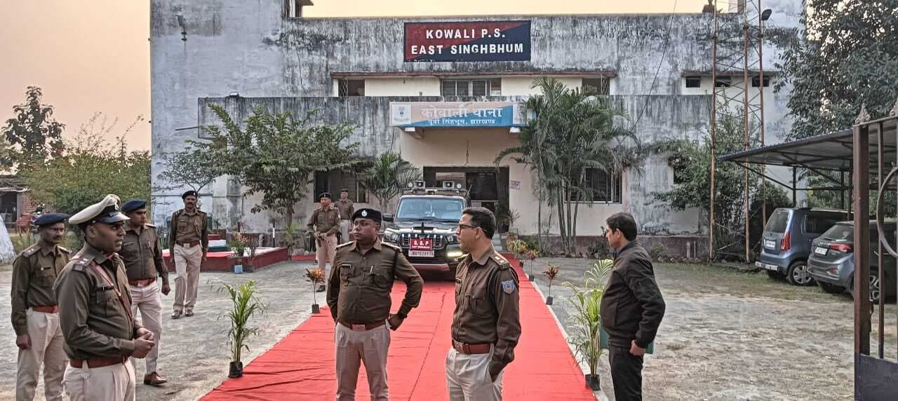 East Singhbhum : थाना प्रभारी हाट-बाजारों में साइबर क्राइम से बचाव को जागरूकता अभियान चलायें : एसएसपी