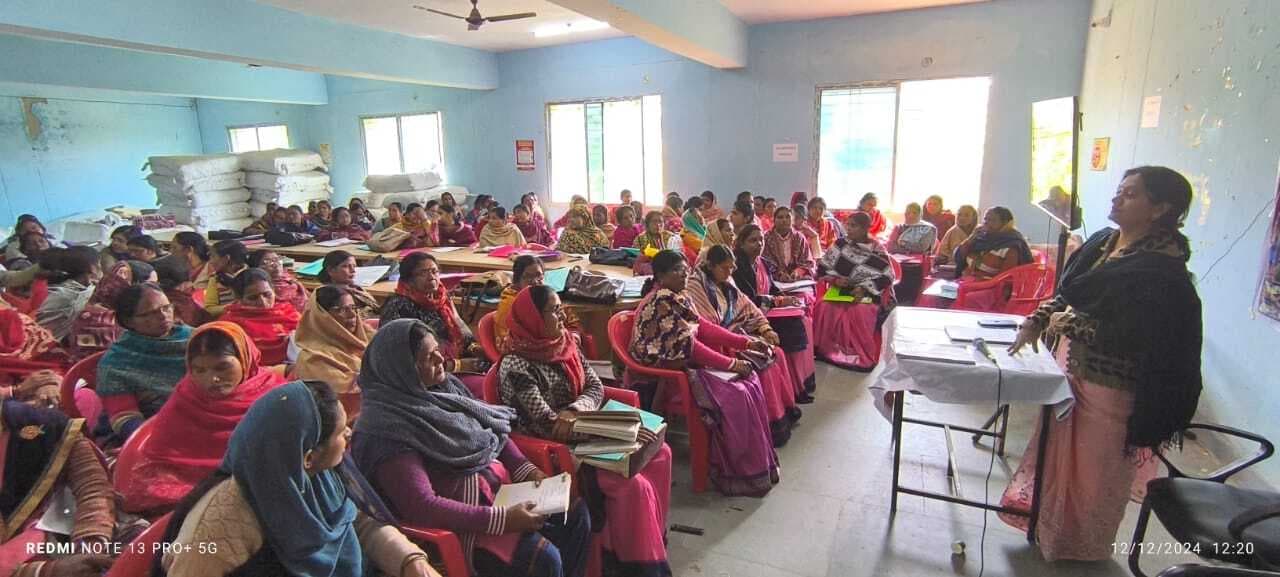 Deoghar news : पोषण भी पढ़ाई भी कार्यक्रम को लेकर आंगनबाड़ी सेविकाओं को दिया गया प्रशिक्षण