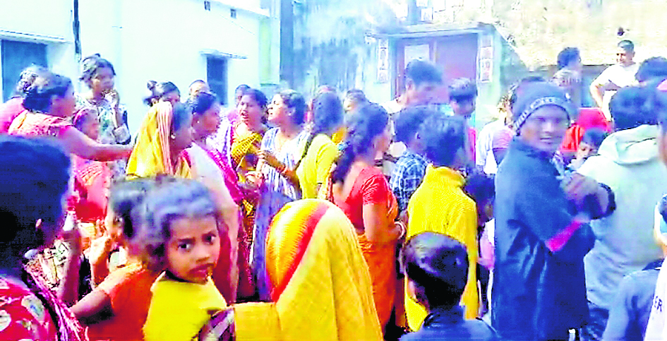 आंगनबाड़ी केंद्र में परोसी गयी खिचड़ी में छिपकली मिलने से हड़कंप
