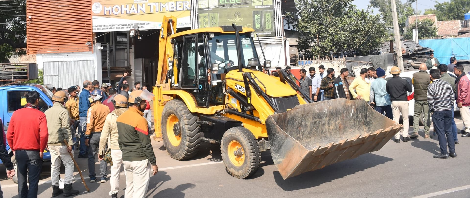 Bokaro News : अतिक्रमण हटाओ अभियान के दौरान हुई नोंक-झोक