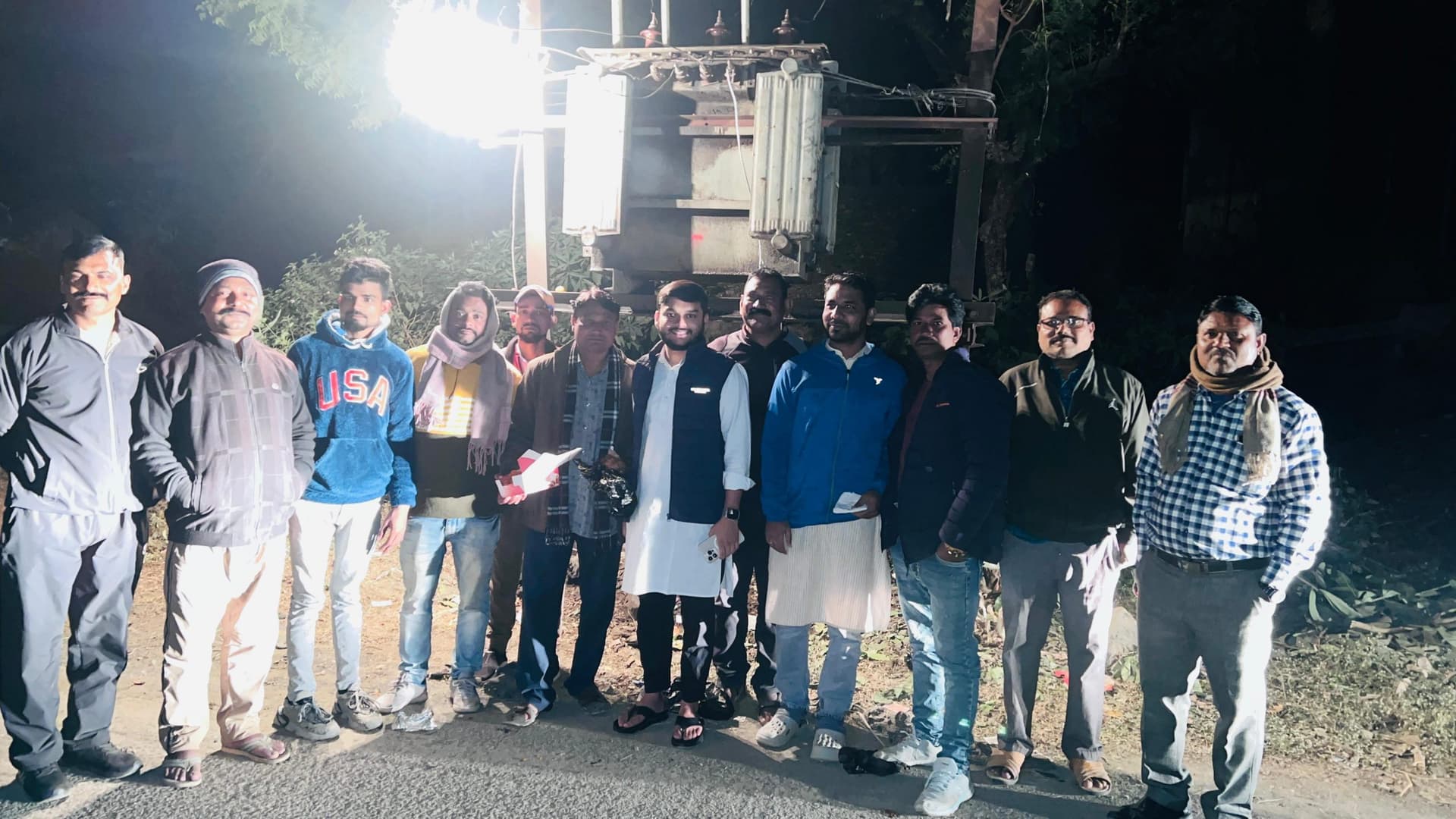 बाबूपुर में सांसद की पहल पर लगा ट्रांसफॉर्मर
