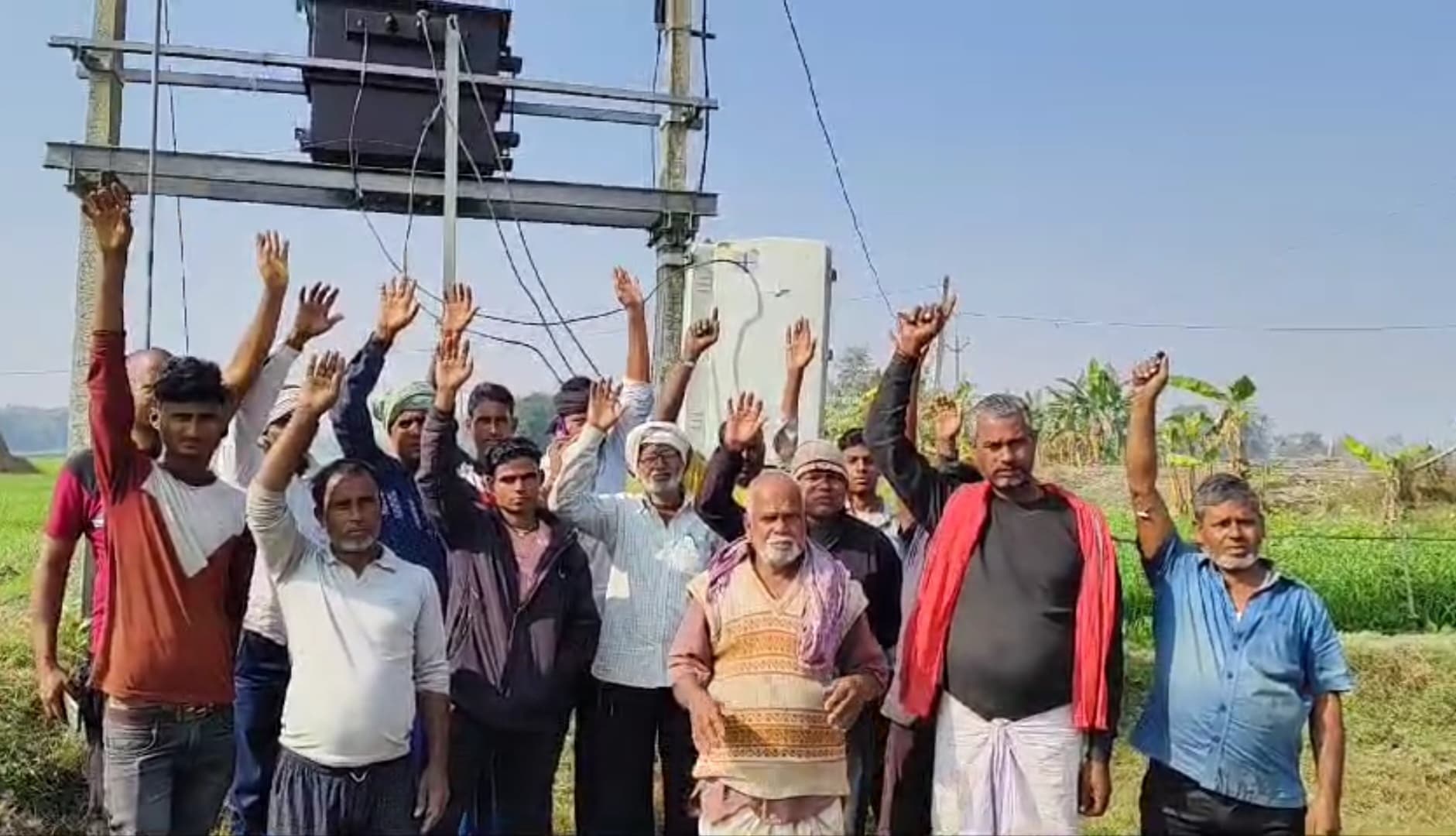 ट्रांसफार्मर खराब , किसानों को सिंचाई में हो रही परेशानी
