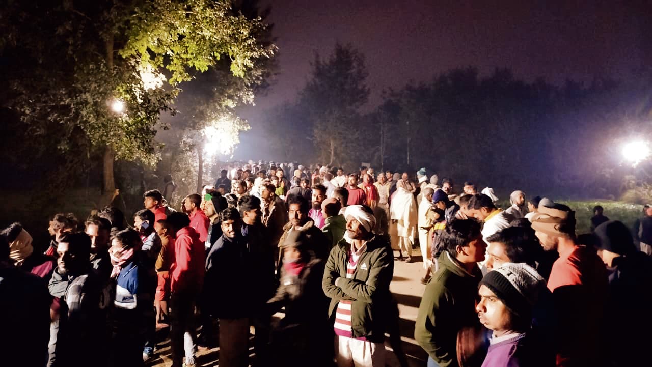 Gopalganj News : मनीष तिवारी को अंतिम विदाई देने के लिए चफवा में गांव-जवार के साथ हजारों लोगों की जुटी रही भीड़