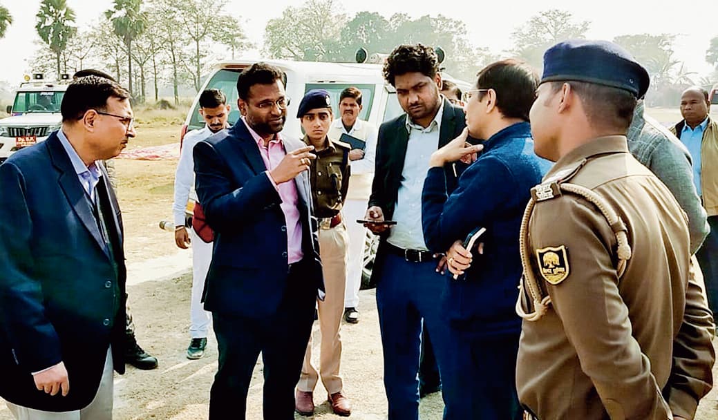 Gopalganj News : बरहीमा टोल प्लाजा पर पहुंचे डीएम, लोकल वाहनों के लिए पास बनाने का दिया आदेश