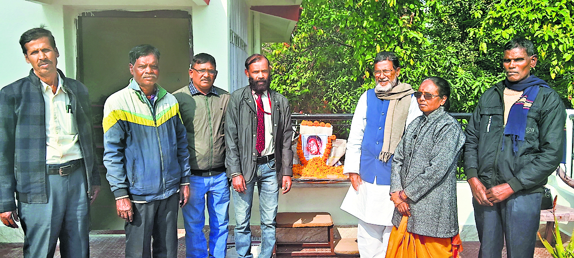 Political News : विनोद बिहारी महतो की पुण्यतिथि मनायी