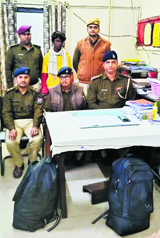 Chhapra News : आरपीएफ व जीआरपी ने एकमा स्टेशन पर 46 कछुओं के साथ तस्कर को किया गिरफ्तार