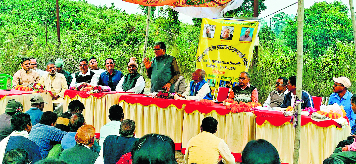 Saraikela Kharsawan new: राशन डीलरों ने कहा- वजन से कम मिलता है चावल, लाभुकों की नाराजगी झेलनी पड़ती है