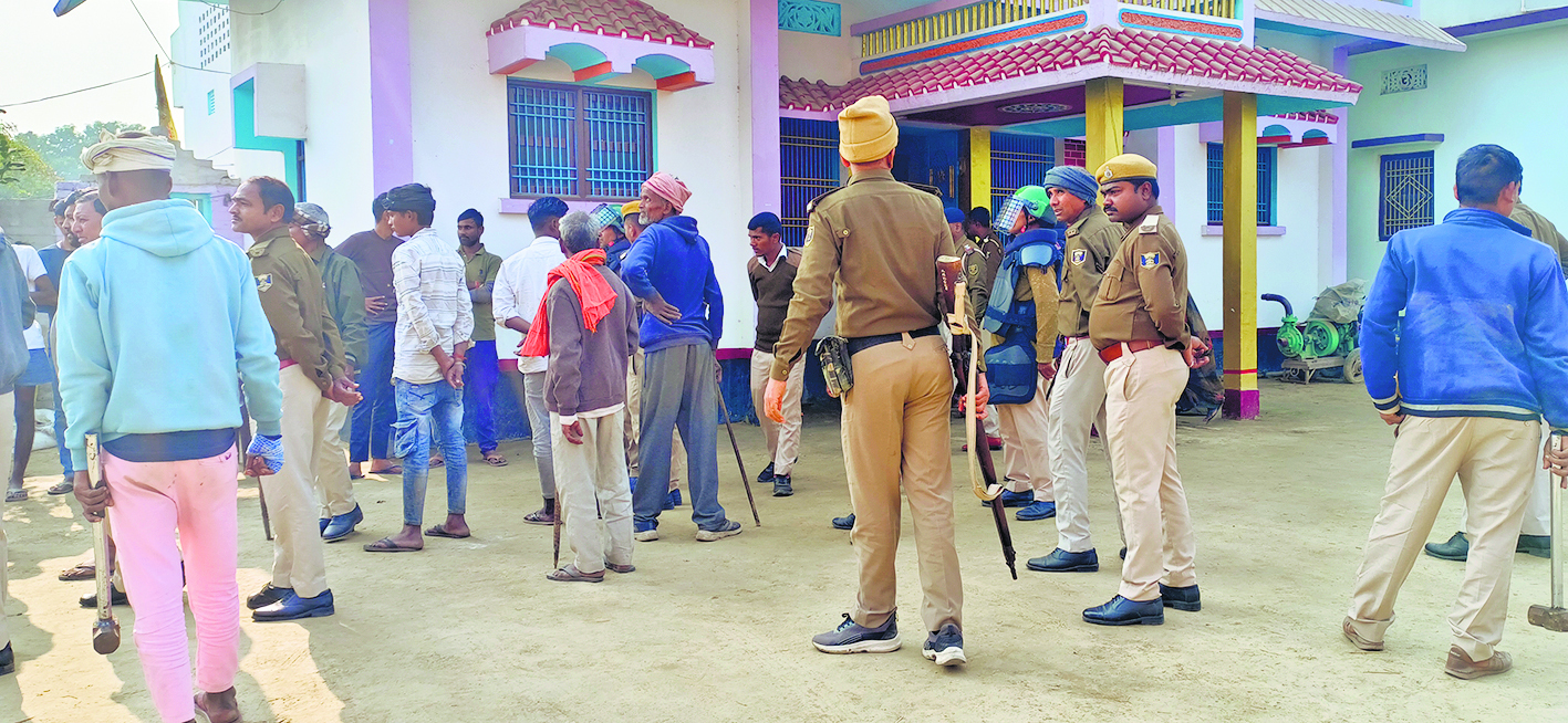 Chhapra News : मांझी में संपति कुर्क करने पहुंची पुलिस के भय से आरोपित ने राजस्थान में किया आत्मसर्मपण