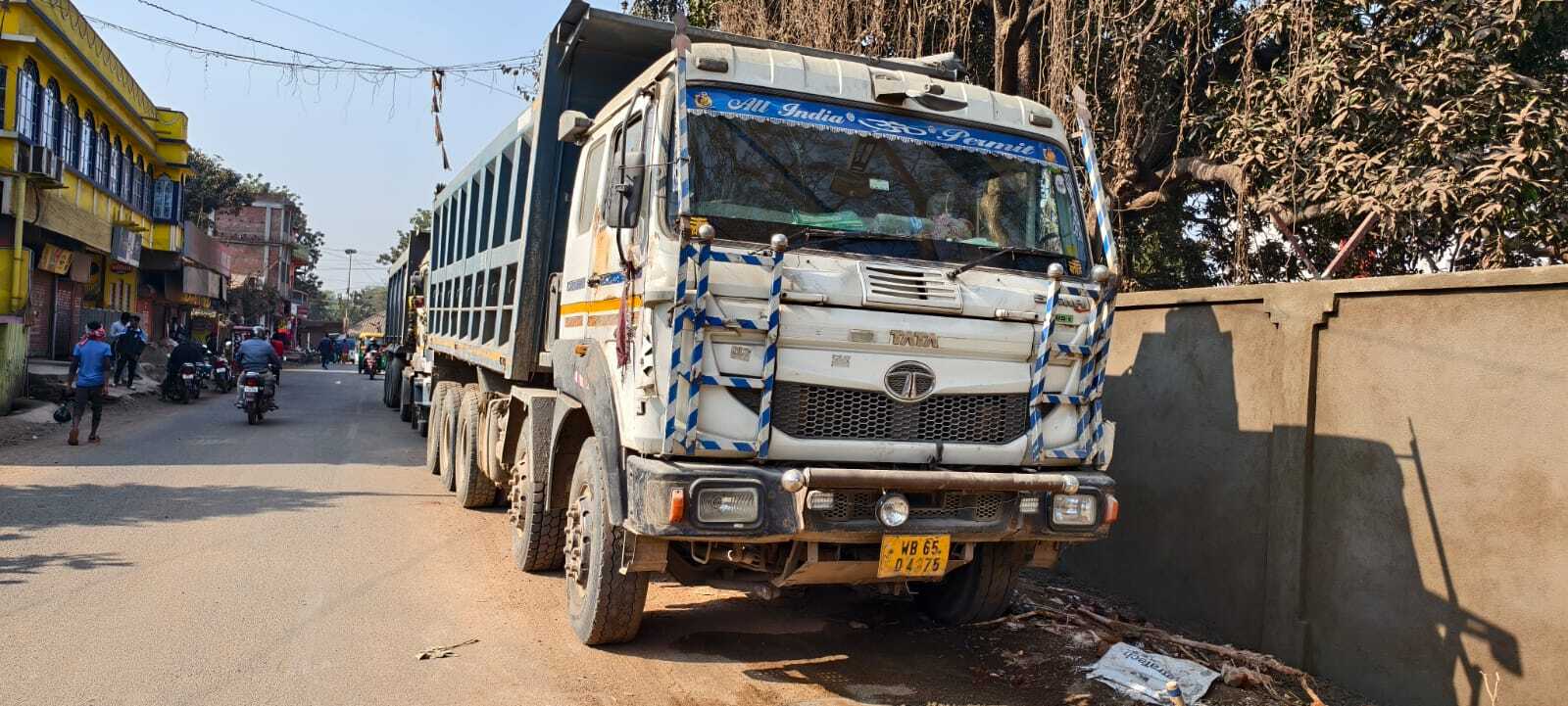 हिरणपुर पुलिस ने पत्थर लदे चार वाहनों को पकड़ा