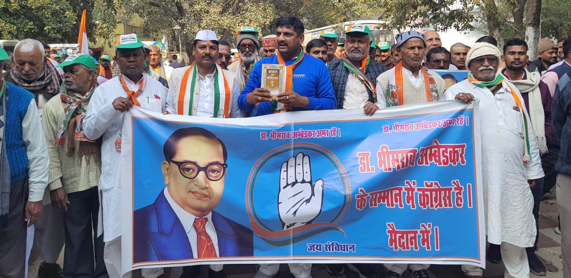बाबा साहेब के सम्मान में निकाली पदयात्रा
