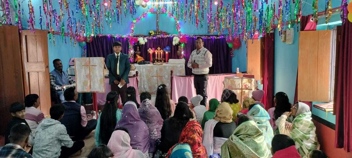 लिट्टीपाड़ा में क्रिसमस पर प्रभु यीशु की हुई प्रार्थना