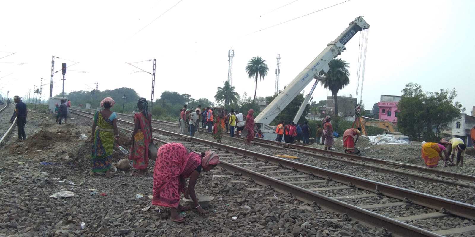 Chaibasa News : विकास कार्य को लेकर 12 ट्रेनें विभिन्न तिथियों में रहेंगी रद्द