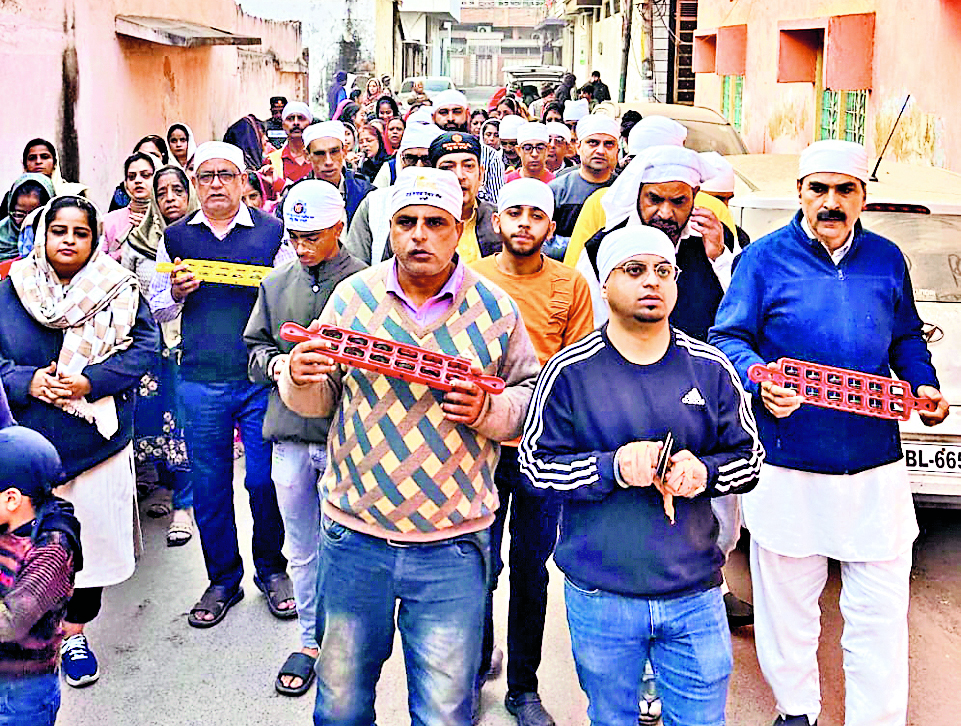 Ranchi News: गुरुनानक सत्संग सभा ने प्रभात फेरी निकाली