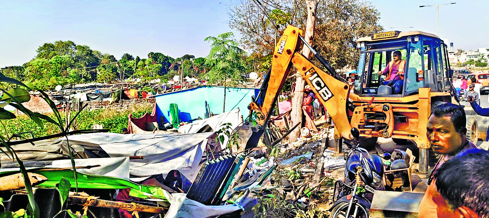 Ranchi News : एचइसी की जमीन से हटाया गया अतिक्रमण