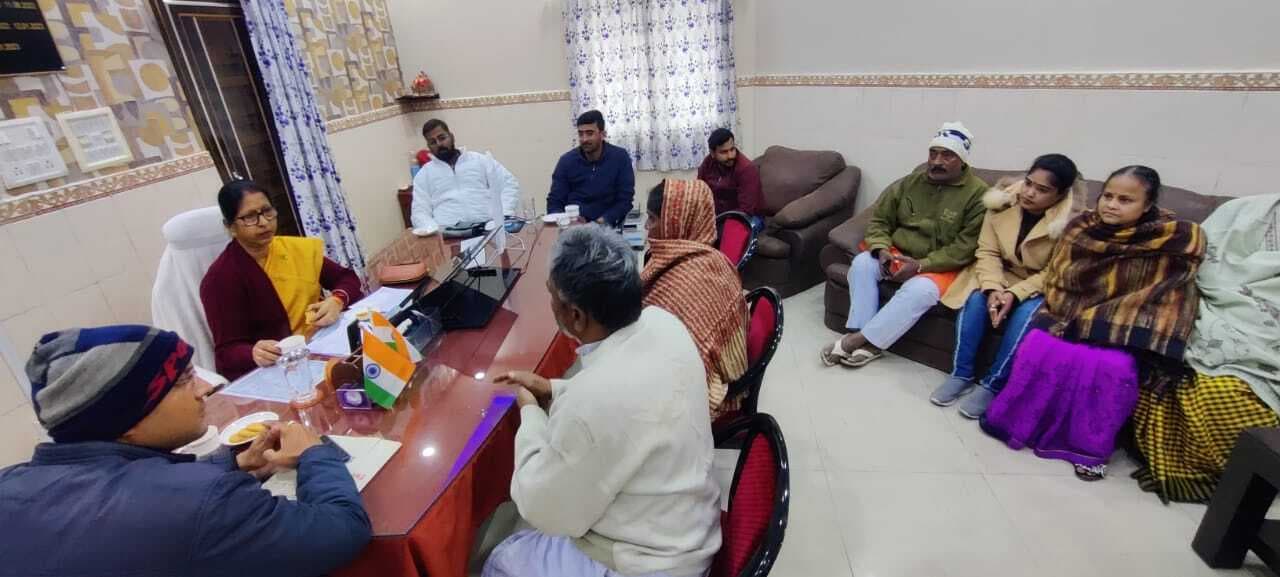 जनता दरबार में लोगों की समस्यायों से रूबरू हुई महापौर जनता दरबार में लोगों की समस्यायों से रूबरू हुई महापौर