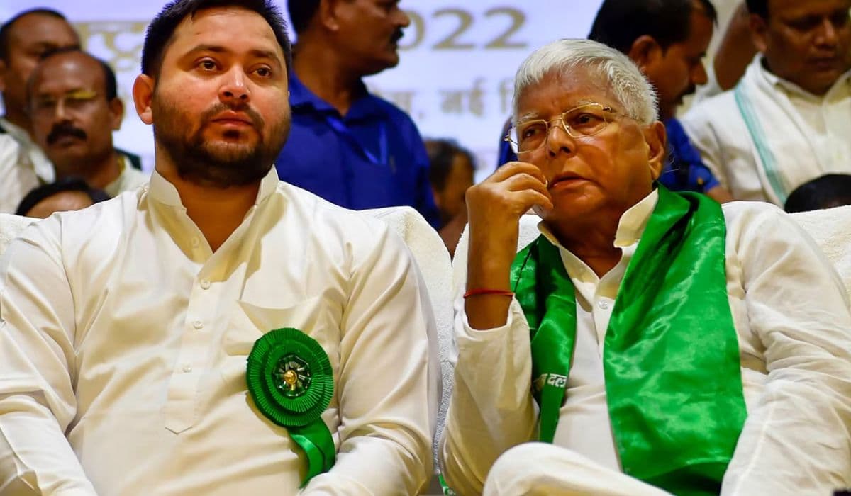 दो पूर्व अधिकारियों पर चलेगा केस, लैंड फॉर जॉब मामले में अब 7 फरवरी को अगली सुनवाई