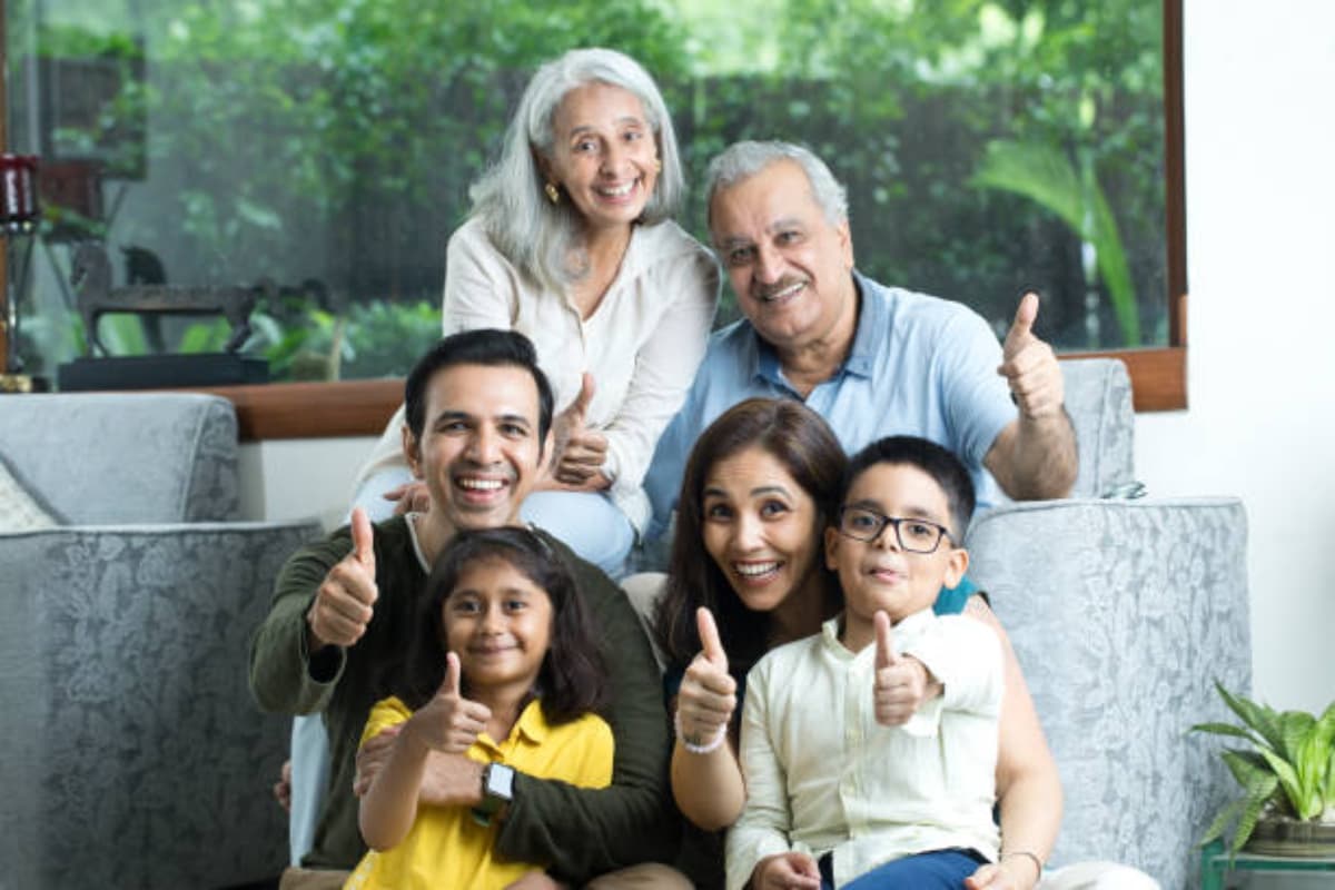 Parenting Tips: कहीं बेटा-बहु घर से अलग न रहने लगे, मां-बाप जरूर सुधार लें ये आदतें